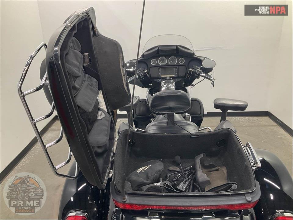 2014 Harley-Davidson FLHTCUTG TRIGLIDE ULTRA CLASSIC — фото 22
