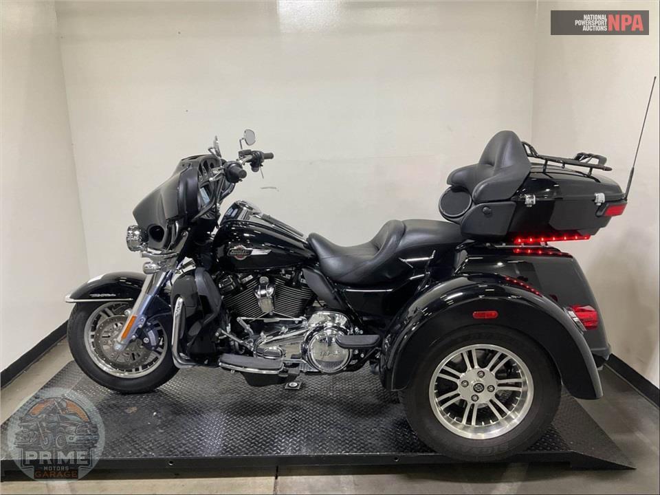 2022 Harley-Davidson FLHTCUTG TRI GLIDE ULTRA CLASSIC — фото 3