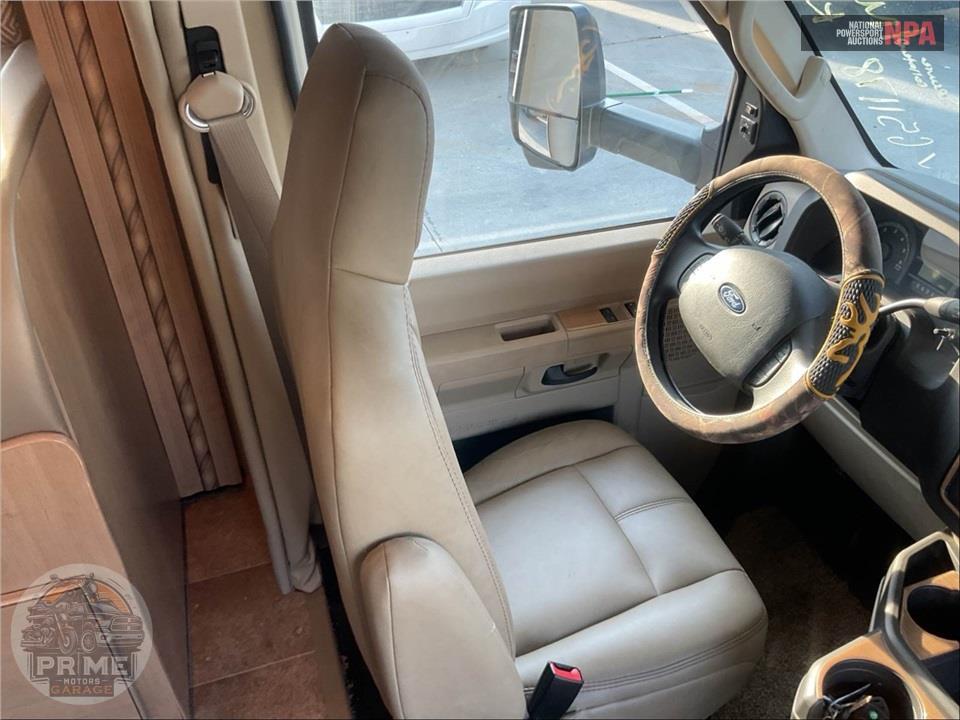 2018 Thor Motor Coach M-31W E450-V10 CHATEAU SERIES — фото 17