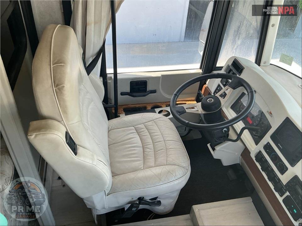2004 Winnebago M-38G-Ford (**) Adventurer Series — фото 16