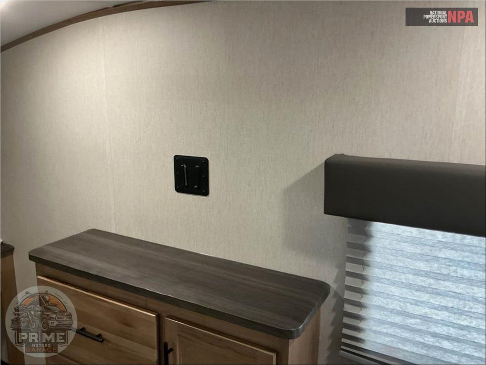 2023 Cherokee By Forest River M-3660SUITE - ARCTIC WOLF FIFTH WHEEL SERIES — фото 19