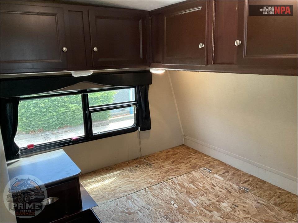 2015 Dutchmen R2600 RUBICON TOY-HAULER TRAVEL TRAILER — фото 15