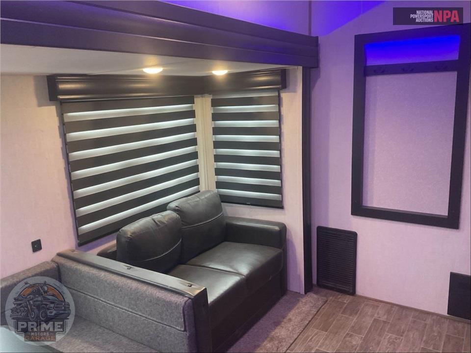 2022 Cherokee By Forest River M-287BH ARCTIC WOLF FIFTH WHEEL SERIES — фото 9