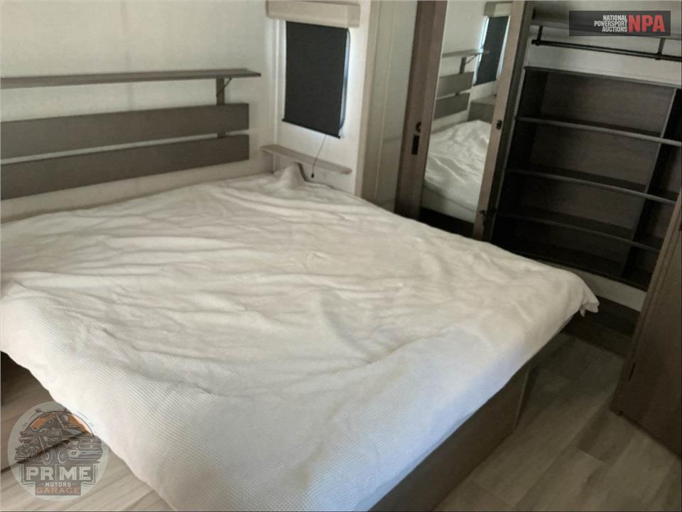 2024 Grand Design Recreational Vehicles M-3503GK - INFLUENCE FIFTH WHEEL SERIES — фото 10