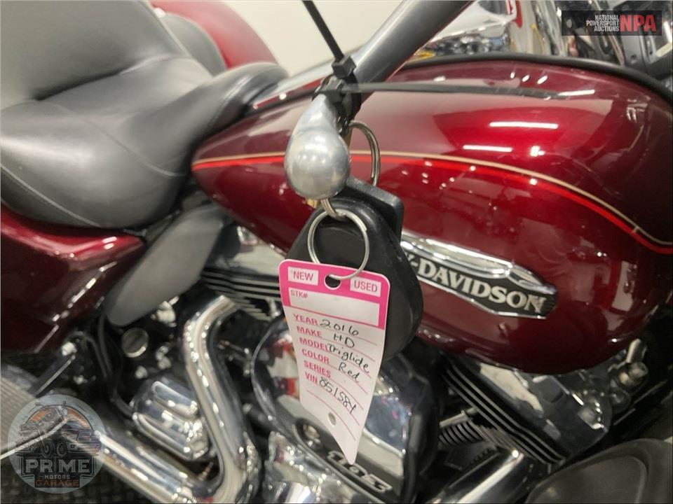 2016 Harley-Davidson FLHTCUTG TRIGLIDE ULTRA CLASSIC — фото 12
