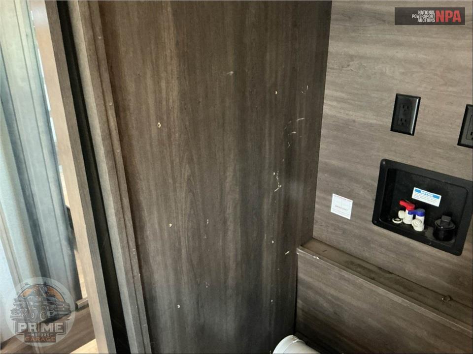 2022 Grand Design Recreational Vehicles M-390RK - SOLITUDE FIFTH WHEEL SERIES — фото 32