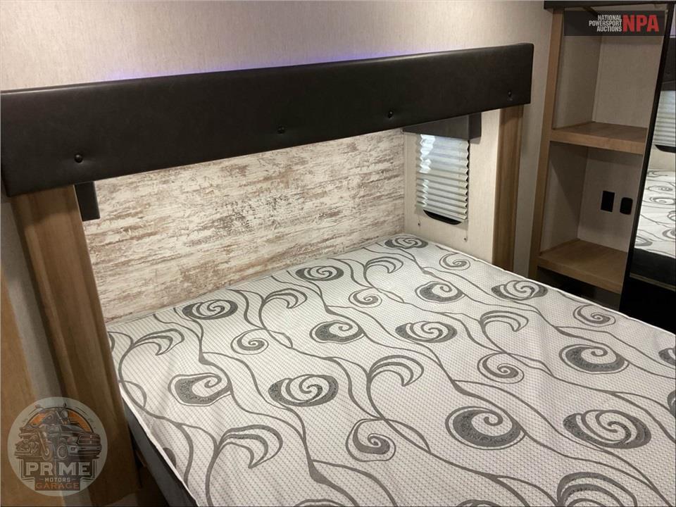 2023 Cherokee By Forest River M-3660SUITE - ARCTIC WOLF FIFTH WHEEL SERIES — фото 10