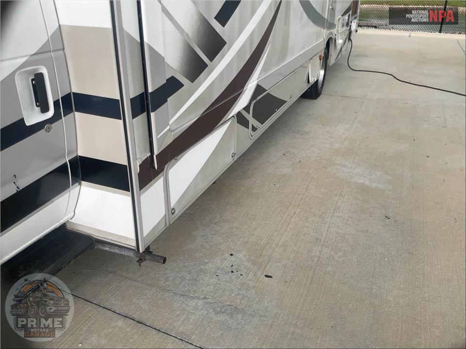 2013 Thor Motor Coach M-31L E450-V10 - CHATEAU SERIES — фото 57