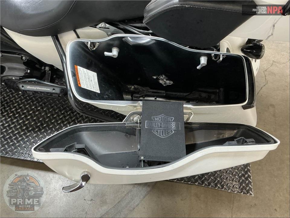2018 Harley-Davidson FLTRXS ROAD GLIDE SPECIAL — фото 26