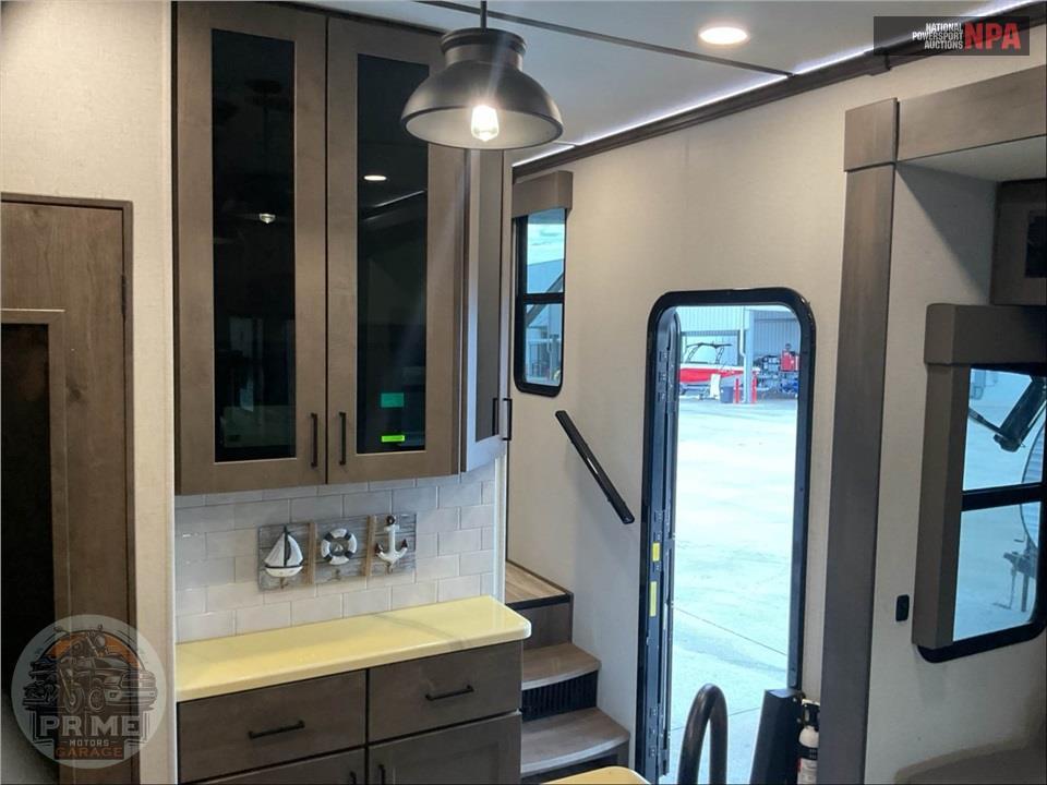 2021 Alliance Rv M-41V15 - VALOR TOY HAULER TOY HAULER SERIES — фото 8
