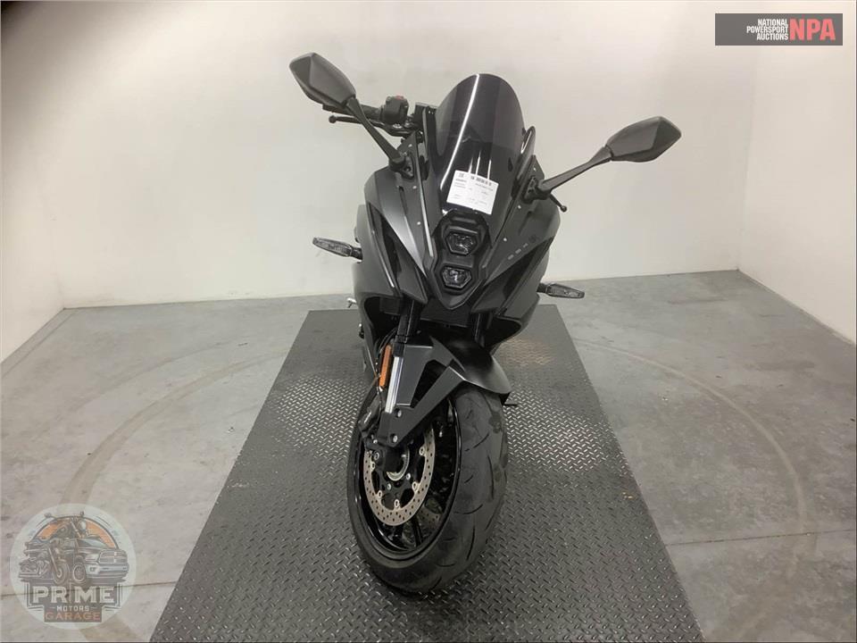 2025 Suzuki GSX800FRQM5 GSX-8R — фото 2