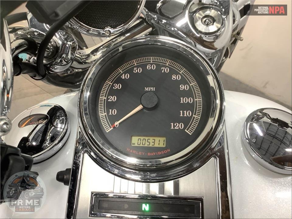 2012 Harley-Davidson FLHRC ROAD KING CLSC — фото 5