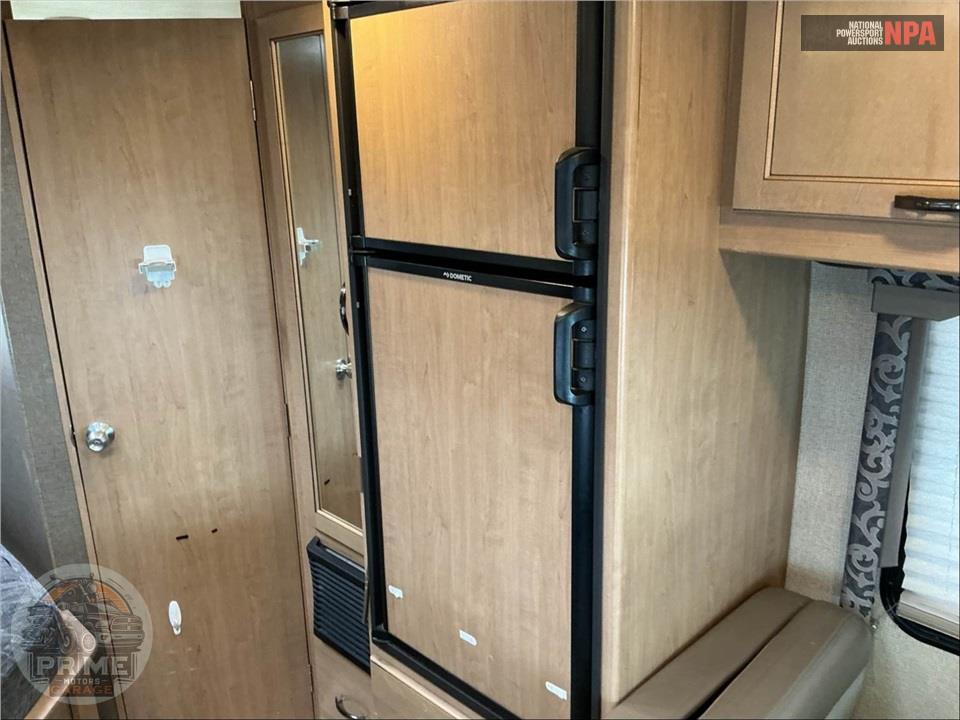 2020 Thor Motor Coach M-23U E350-V10 - FOUR WINDS SERIES — фото 23
