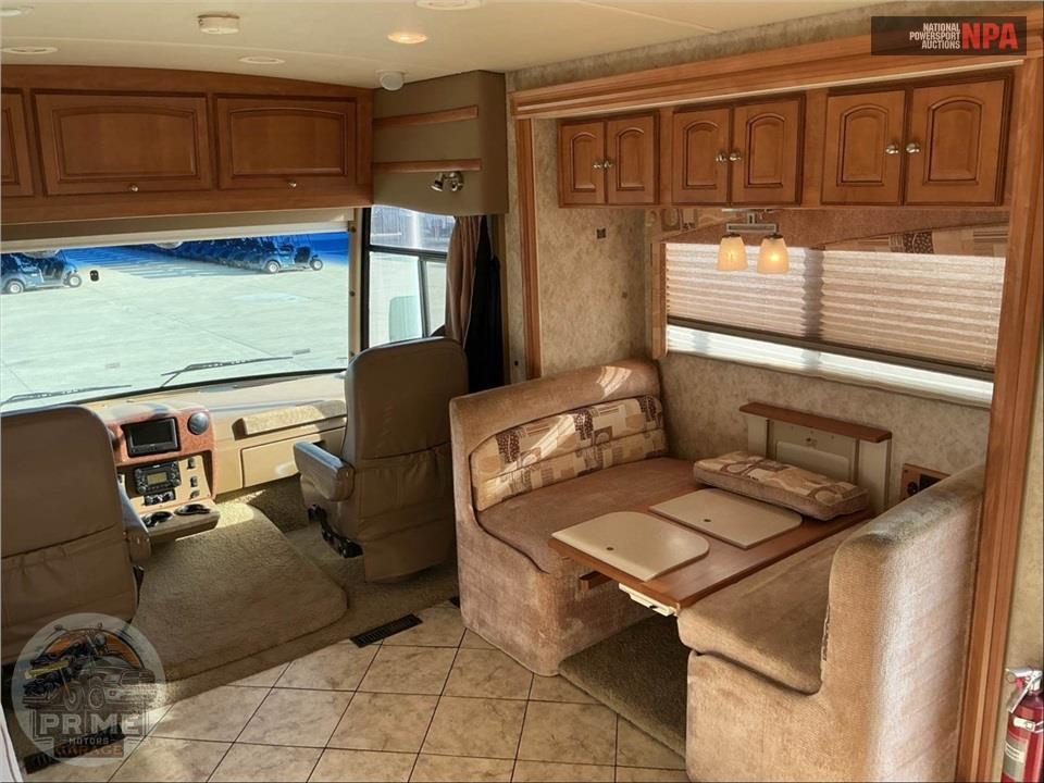 2011 Winnebago M-35P-FORD - ADVENTURER SERIES — фото 10