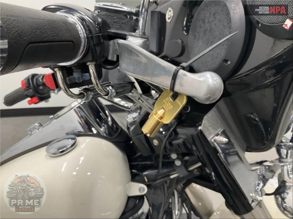 2005 Harley-Davidson FLHPI POLICE ROAD KING — фото 12