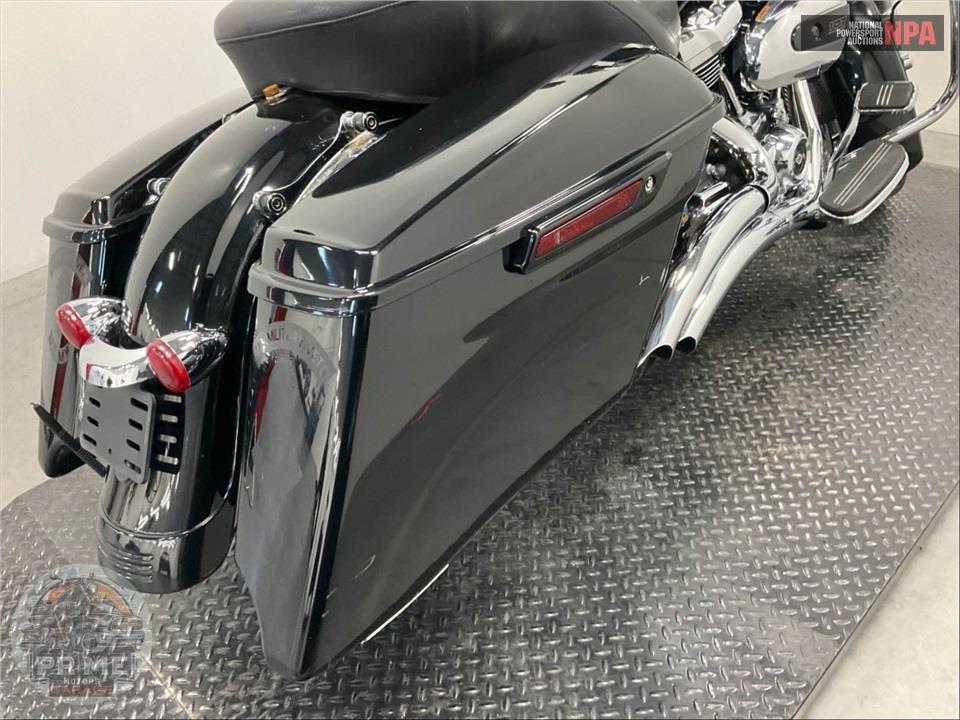 2017 Harley-Davidson FLHXS STREET GLIDE SPECIAL — фото 24