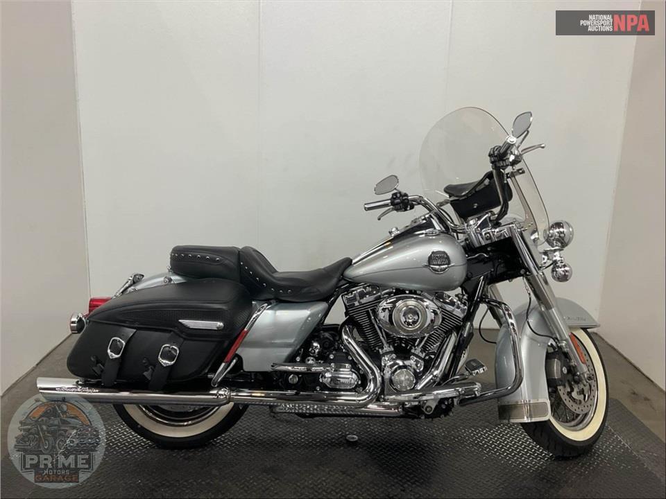 2010 HARLEY-DAVIDSON FLHRC ROAD KING CLASSIC