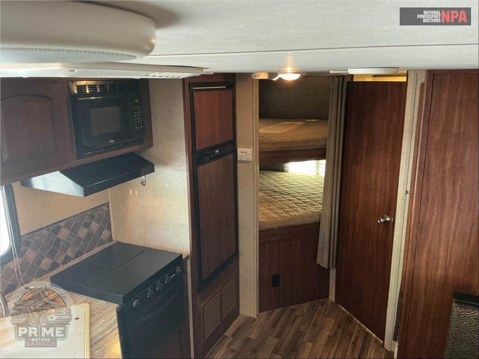 2015 Heartland Rvs M-24BHS - NORTH TRAIL SERIES — фото 9