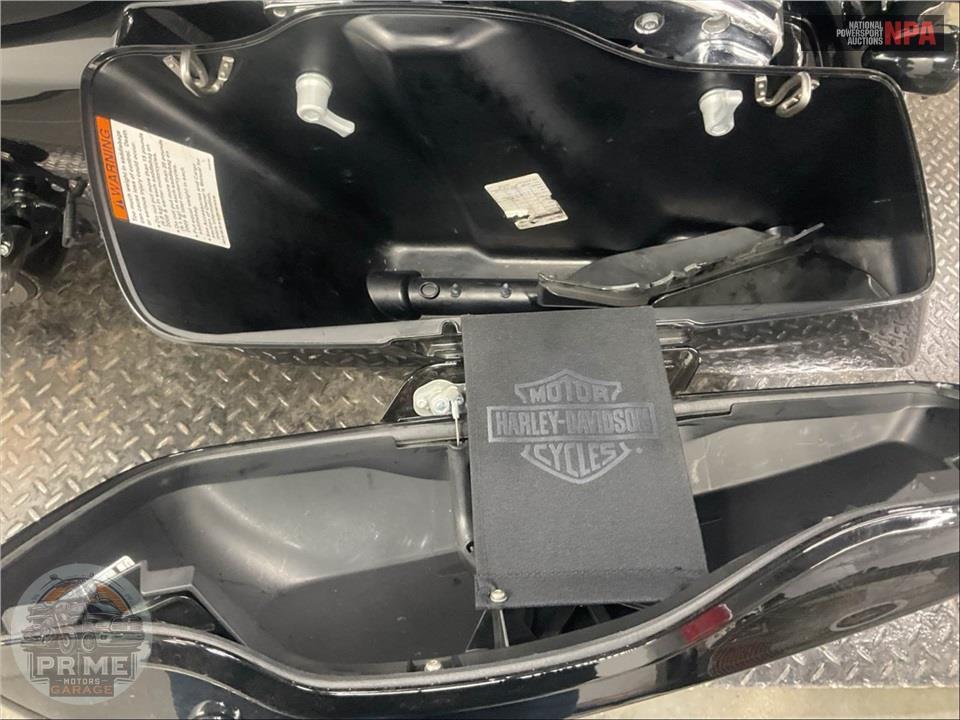 2017 Harley-Davidson FLTRXS ROAD GLIDE SPECIAL — фото 18