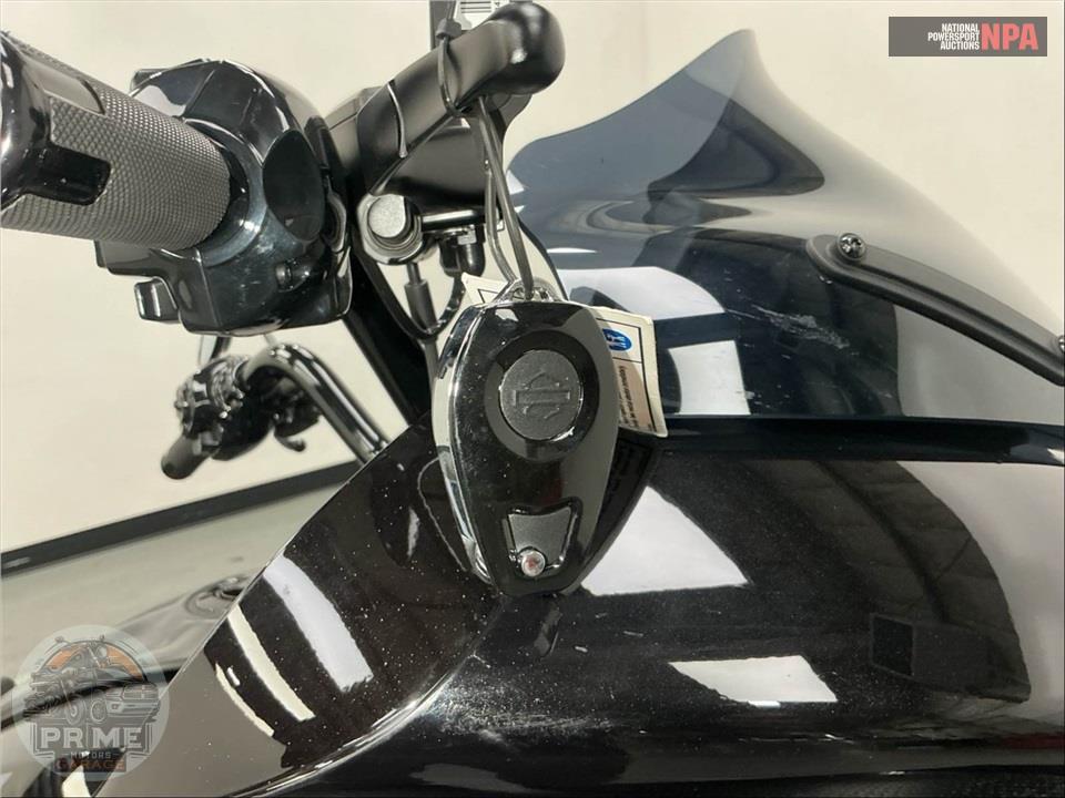 2025 Harley-Davidson FLTRXSTSE CVO ROAD GLIDE ST — фото 11