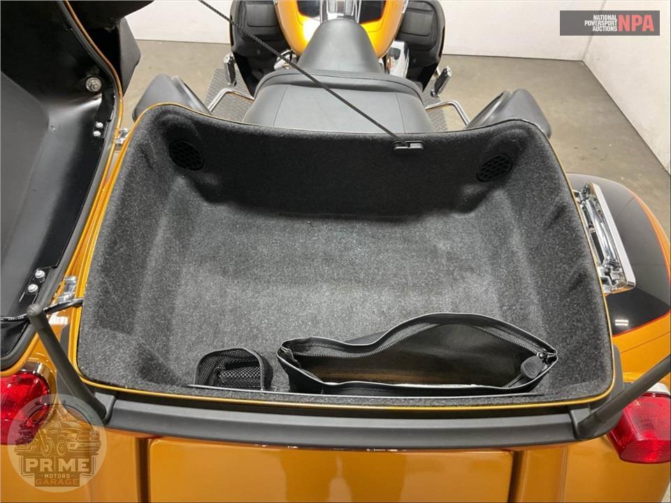 2023 Harley-Davidson FLHTCUTG TRI GLIDE ULTRA CLASSIC — фото 18