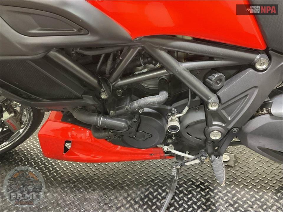 2015 Ducati DIAVEL CARBON RED — фото 7
