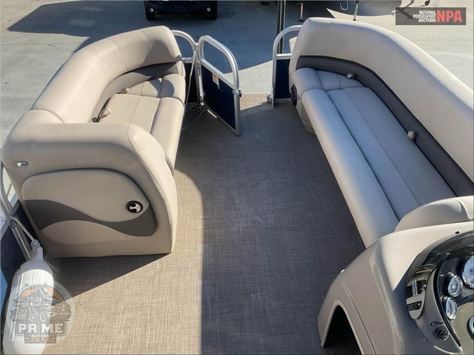 2022 Tracker Marine PARTY BARGE 18 DLX(*) SUN TRACKER SERIES L=20/E=1 75HP MERC OB — фото 27