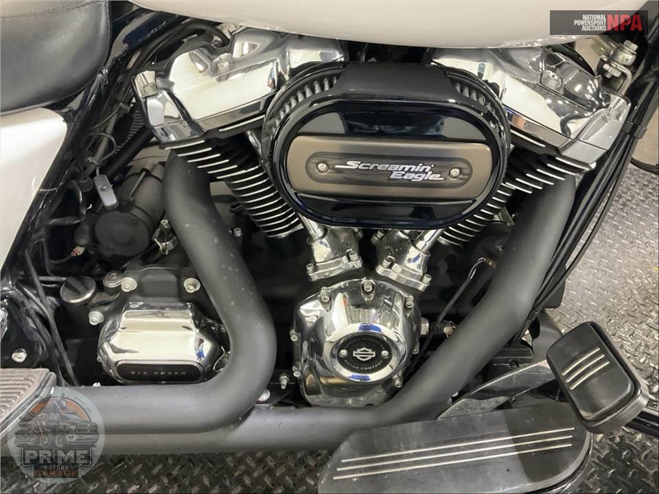 2017 Harley-Davidson FLHXS STREET GLIDE SPECIAL — фото 6
