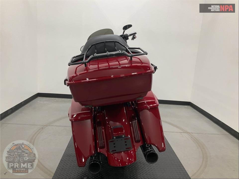 2017 Harley-Davidson FLHXSE CVO STREET GLIDE — фото 4