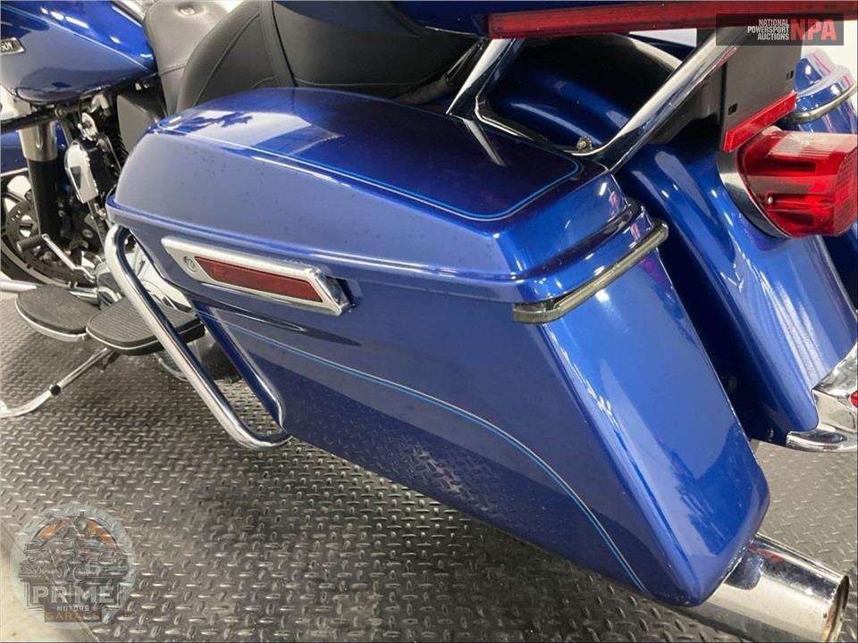 2016 Harley-Davidson FLHTCU ULTRA CLASSIC ELECTRA GLIDE — фото 19