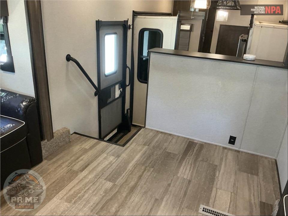 2020 Cardinal By Forest River M-370FLX - LUXURY FIFTH WHEEL SERIES — фото 9