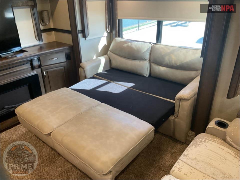 2017 Grand Design Recreational Vehicles M-375RES - SOLITUDE FIFTH WHEEL SERIES — фото 15