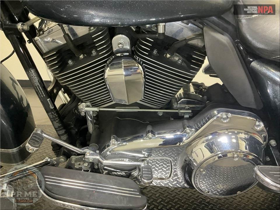 2015 Harley-Davidson FLHTCU ULTRA CLASSIC ELECTRA GLIDE — фото 7