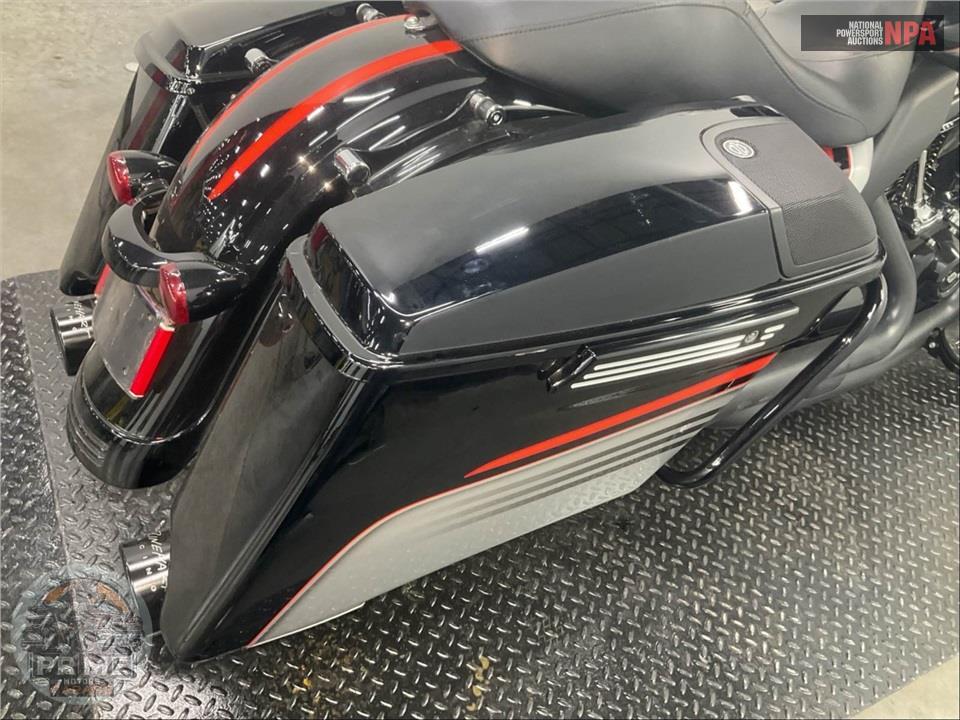 2018 Harley-Davidson FLHXS STREET GLIDE SPECIAL — фото 20