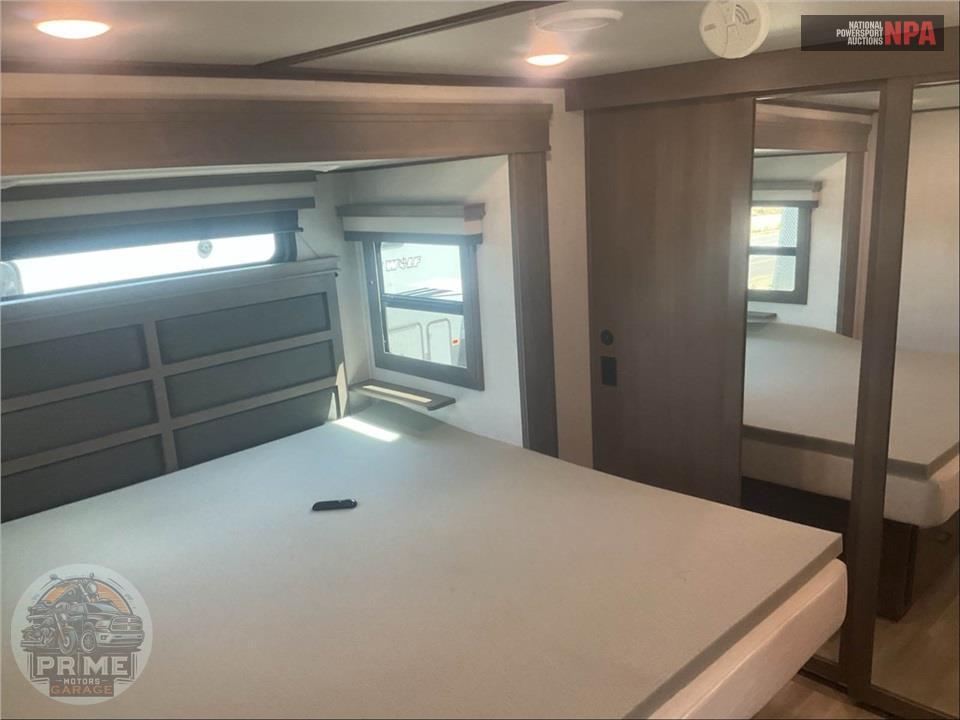2023 Grand Design Recreational Vehicles M-390RK - SOLITUDE FIFTH WHEEL SERIES — фото 11
