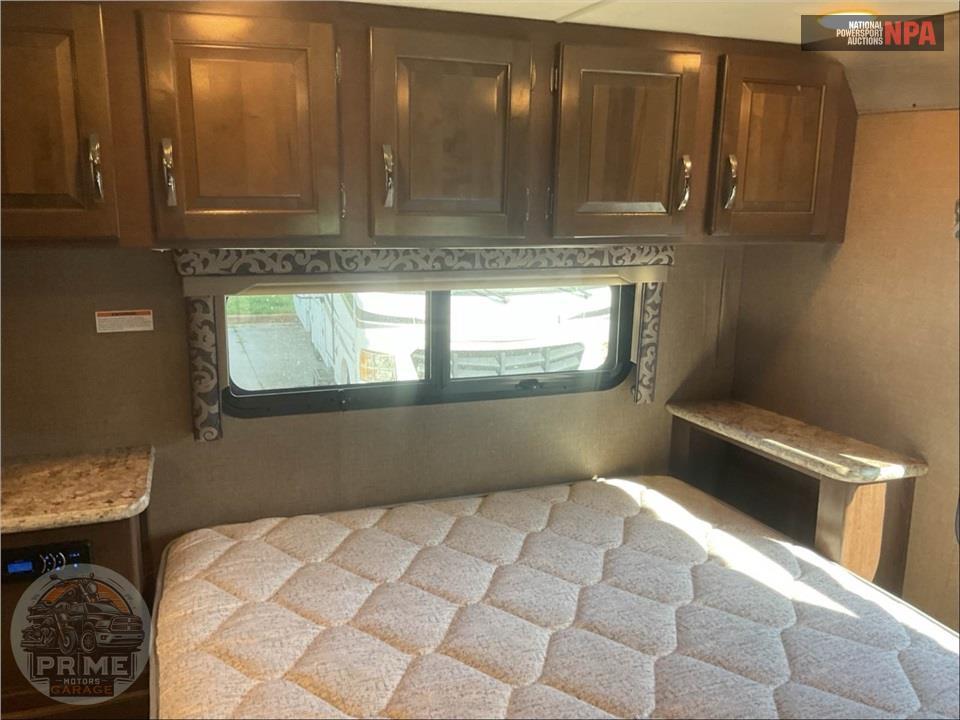 2018 Thor Motor Coach M-31E E450-V10 - FOUR WINDS SERIES — фото 29