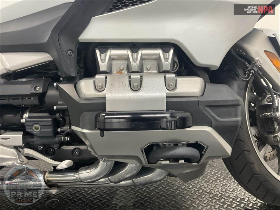 2018 Honda GL1800 GOLDWING TOUR (WHITE) — фото 6