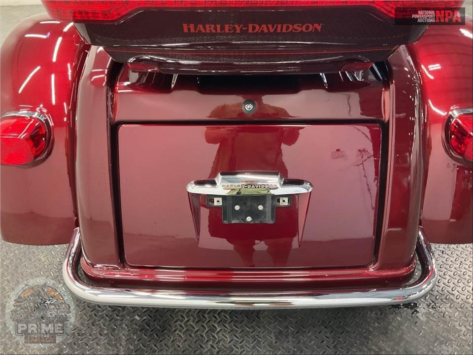 2015 Harley-Davidson FLHTCUTG TRIGLIDE ULTRA CLASSIC — фото 16