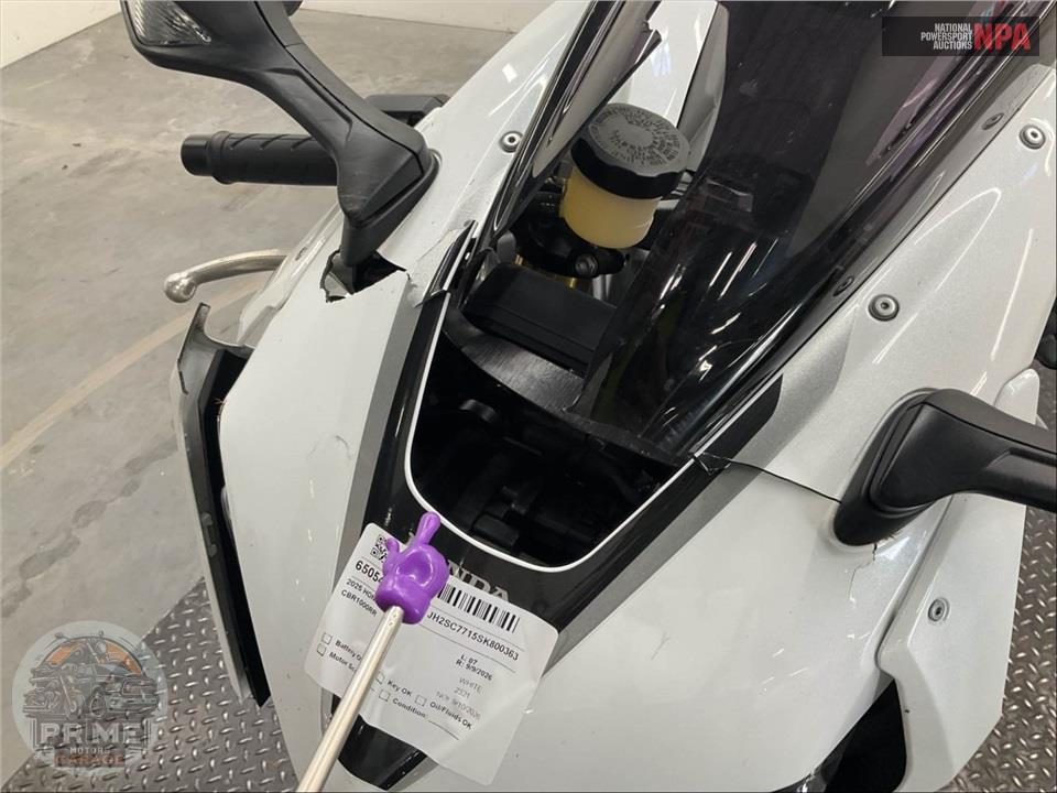 2025 Honda CBR1000RR — фото 14