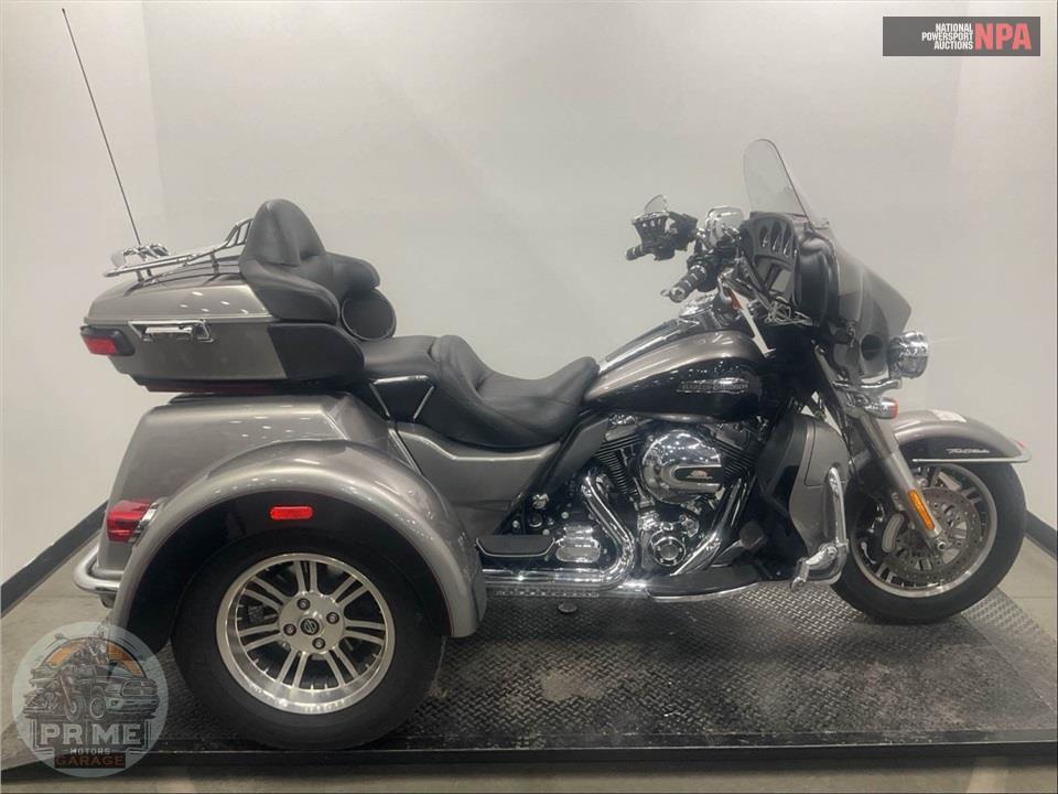 2016 Harley-Davidson FLHTCUTG TRIGLIDE ULTRA CLASSIC — фото 1