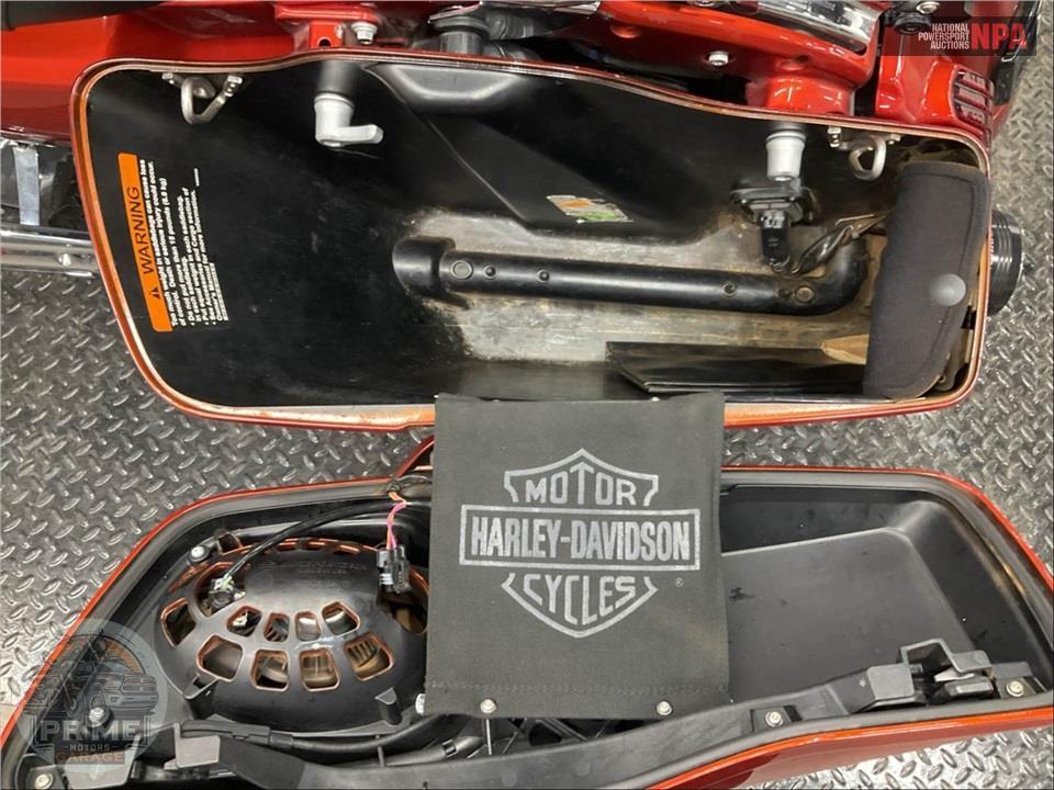 2018 Harley-Davidson FLTRXSE CVO ROAD GLIDE — фото 23