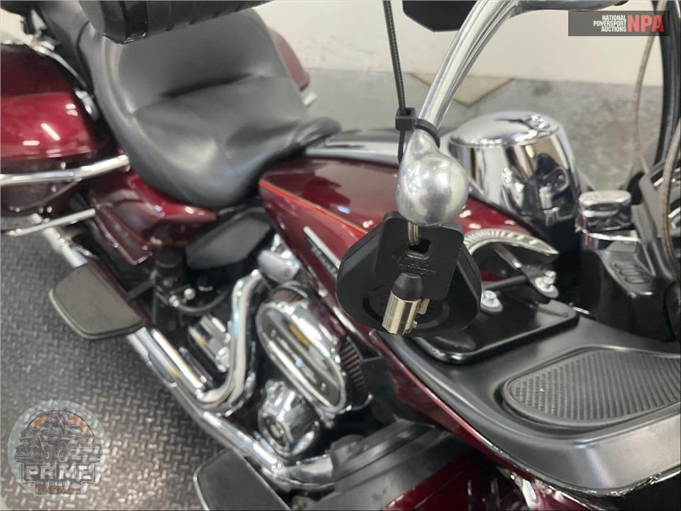 2017 Harley-Davidson FLTRU ROAD GLIDE ULTRA — фото 11