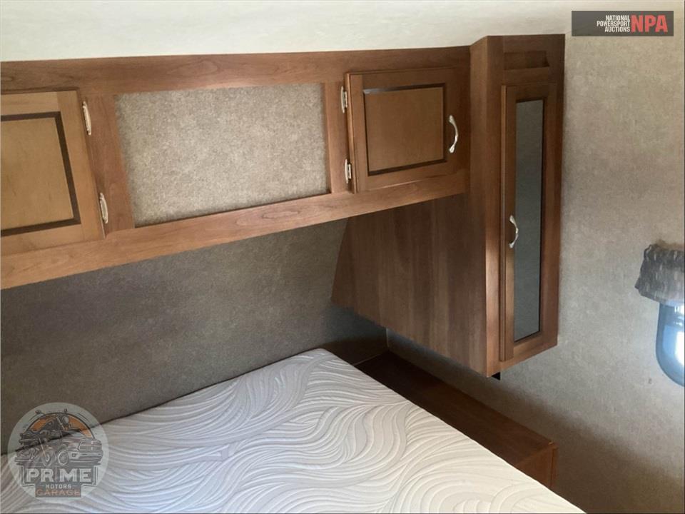 2017 Coachmen By Forest River M-22 TH - CATALINA TRAIL BLAZER TOY HAULER SERIES — фото 12