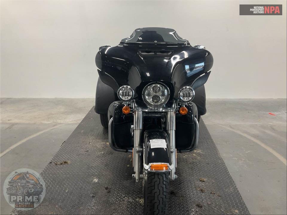 2019 Harley-Davidson FLHTCUTG TRI GLIDE ULTRA — фото 2