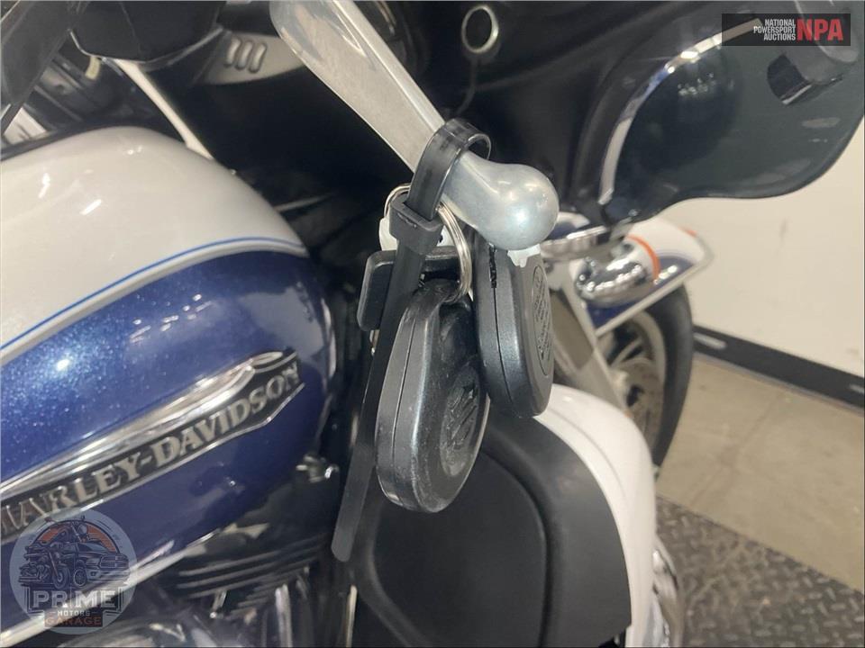 2015 Harley-Davidson FLHTCUTG TRIGLIDE ULTRA CLASSIC — фото 11
