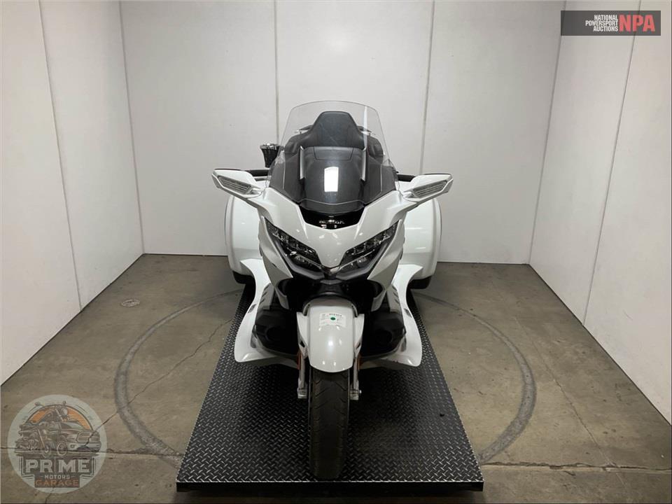 2018 Honda GL1800D GOLDWING TOUR DCT (WHITE) — фото 2