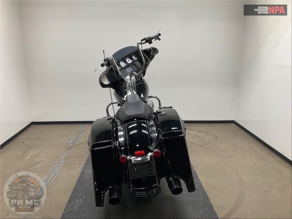 2017 Harley-Davidson FLHX STREET GLIDE — фото 4