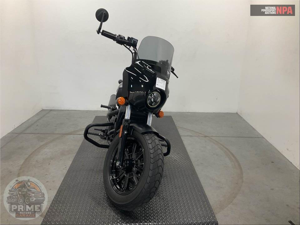 2021 Indian Motorcycle SCOUT BOBBER (ABS, BLACK SMOKE) — фото 2