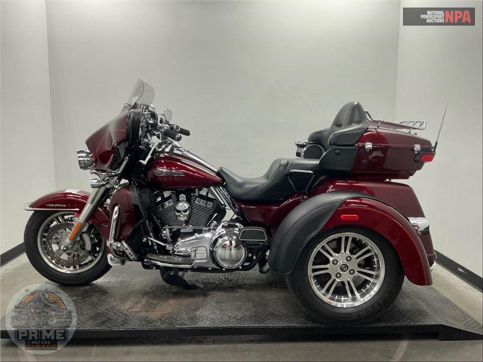 2016 Harley-Davidson FLHTCUTG TRIGLIDE ULTRA CLASSIC — фото 3