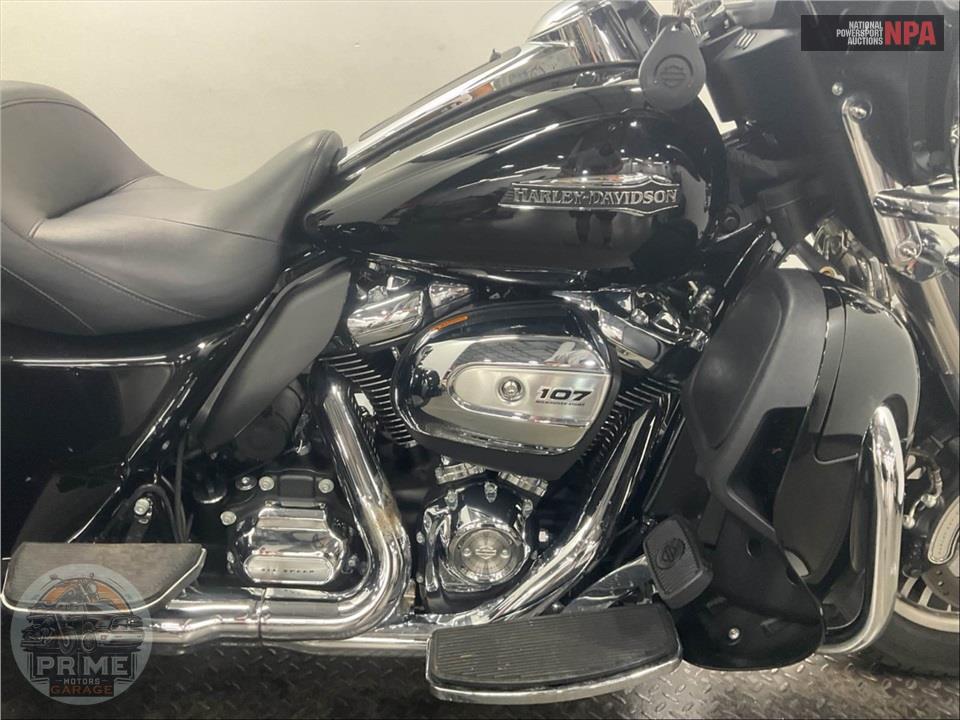 2018 Harley-Davidson FLHTCUTG TRI GLIDE ULTRA — фото 6